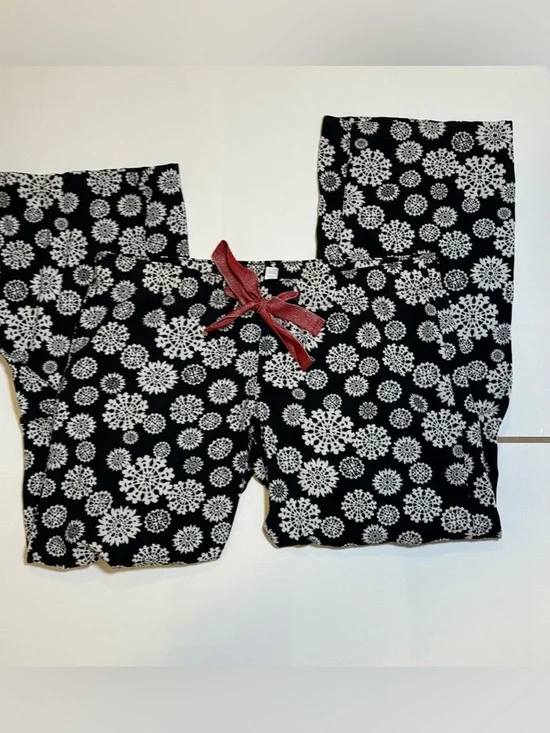Old Navy Snowflake pajama pants size medium - Picture 1 of 6